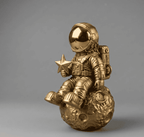 Astronauta sulla Luna — Statuetta da Scrivania in Resina - Taraflo