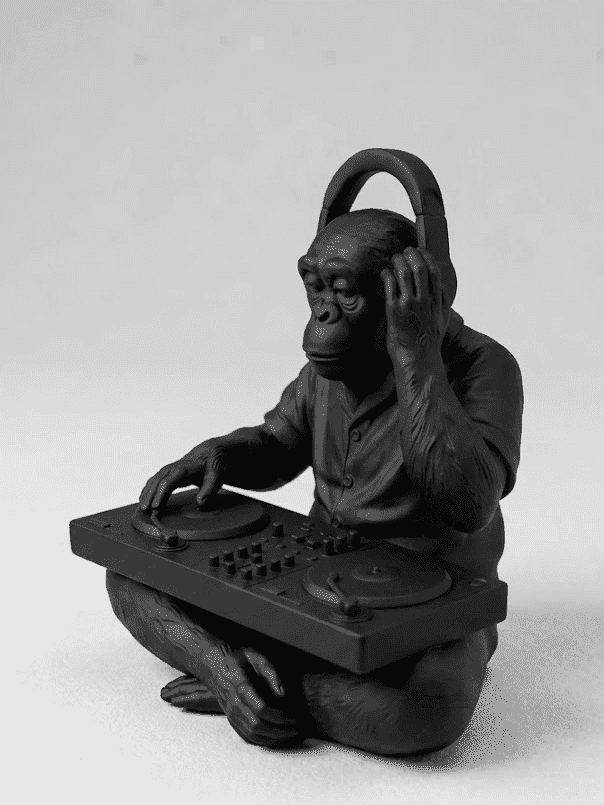 The DJ Chimp — Statuetta Scimmia in Resina Nera Opaca - Taraflo