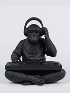 The DJ Chimp — Statuetta Scimmia in Resina Nera Opaca - Taraflo