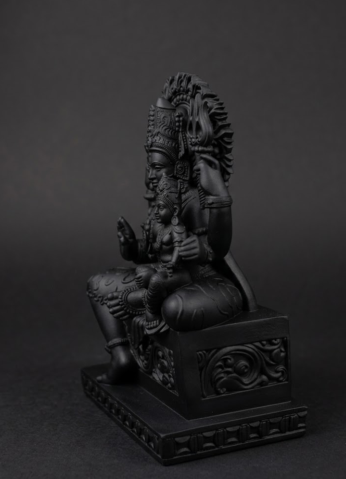 Statua Divinità Indù con Bambino in Resina Nera Opaca | Scultura Shiva Parvati Ganesha Arte Orientale