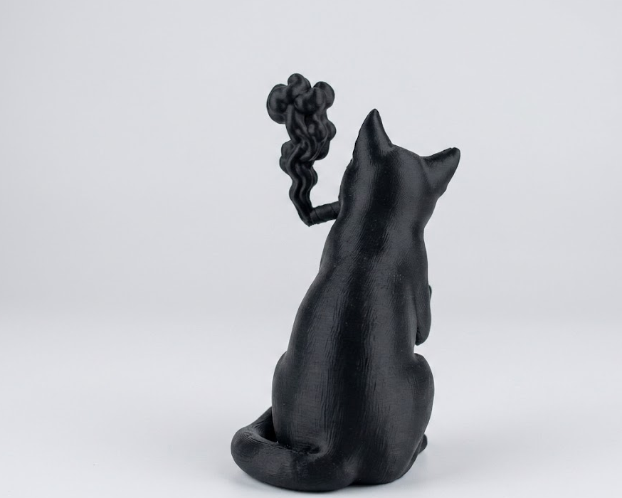 Gatto Nero Ribelle con Sigaro – Scultura Realistica in Resina Nera Opaca