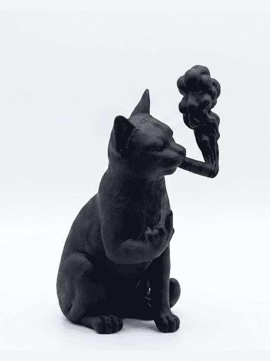 Gatto Nero «Ribelle» con Sigaro — Statuetta da Collezione in Resina Nera Opaca - Taraflo