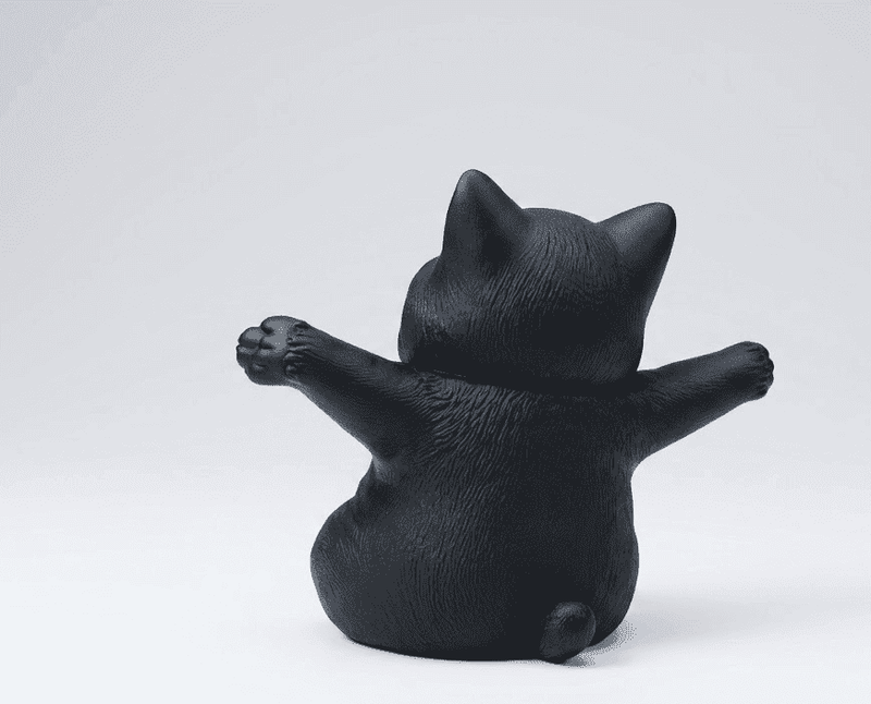 Gattino Felice a Braccia Aperte — Statuetta Decorativa in Resina Opaca - Taraflo