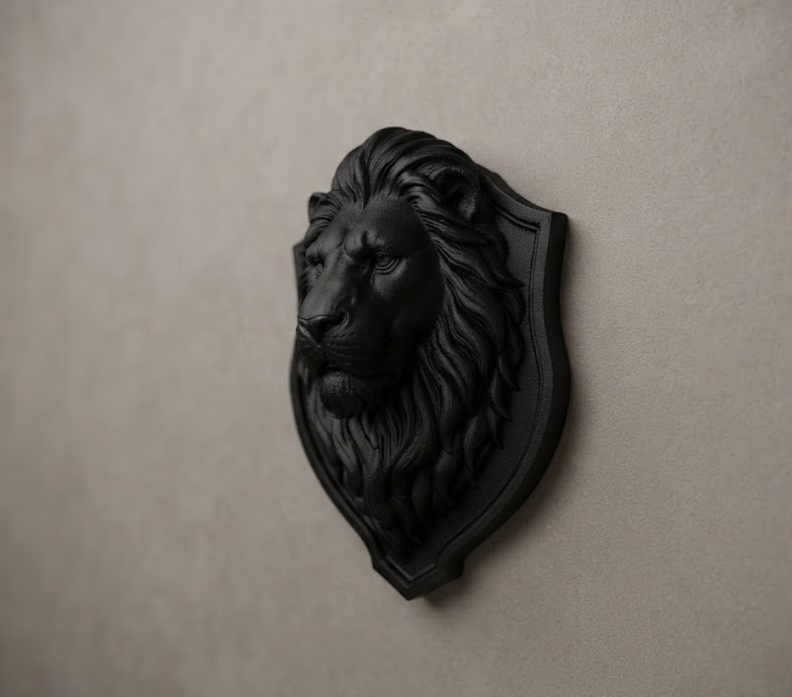 Scultura 3D da Muro Leone Araldico Rex in Nero Opaco - Scudo Decorativo Eleganza Moderna per Interni di Lusso - Stile Gotico e Classico - – vista frontale | Taraflo