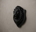 Scultura 3D da Muro Leone Araldico Rex in Nero Opaco - Scudo Decorativo Eleganza Moderna per Interni di Lusso - Stile Gotico e Classico - – vista frontale | Taraflo