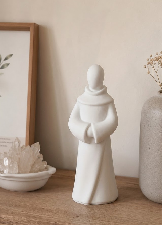 Statua Monaco Zen in Resina Opaca – Scultura Decorativa Minimalista per Casa, Ufficio, Studio Yoga e Spa – Simbolo di Pace, Armonia e – vista laterale | Taraflo