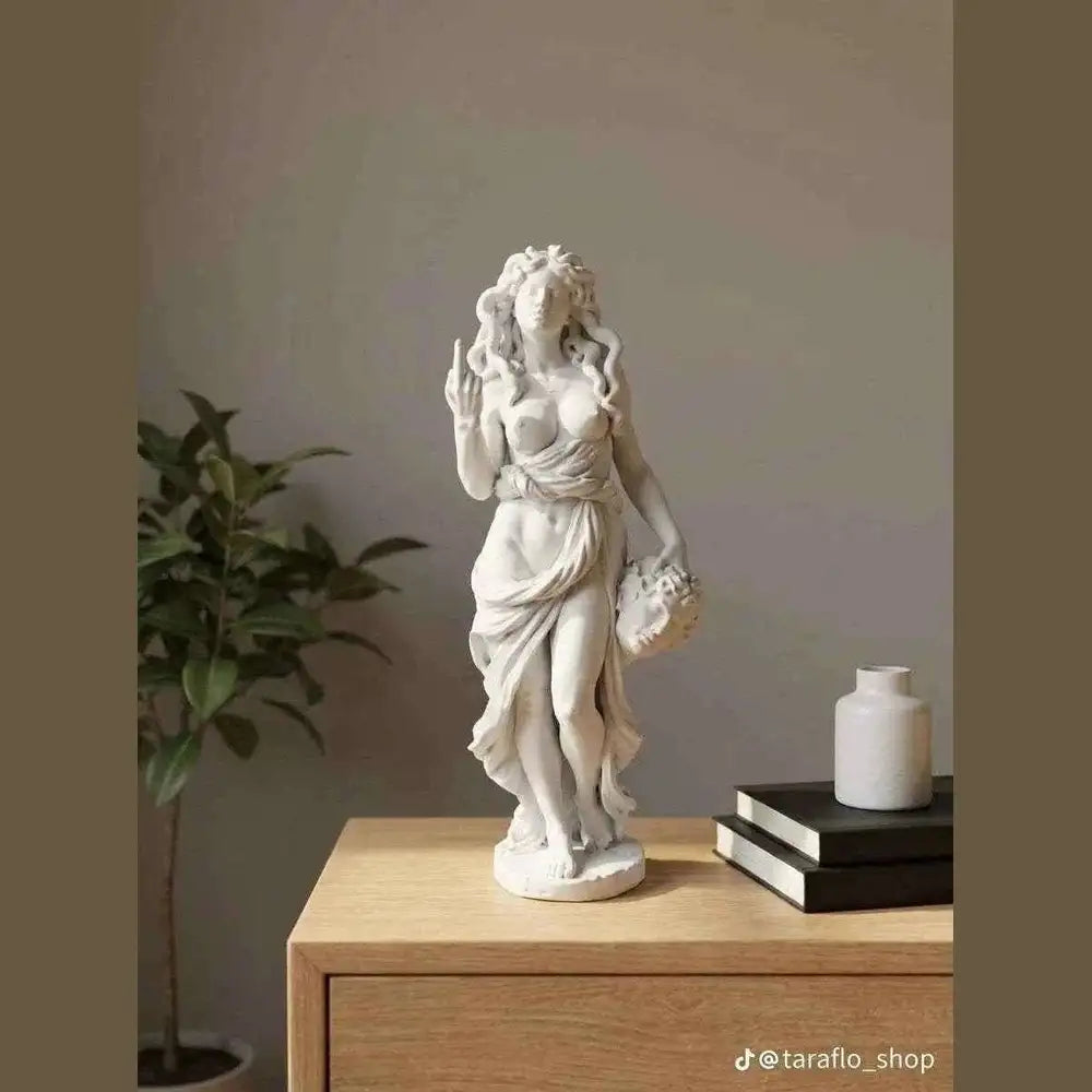 Scultura da Collezione Giuditta e Oloferne: Eleganza e Forza per Trasformare il Tuo Spazio - Taraflo