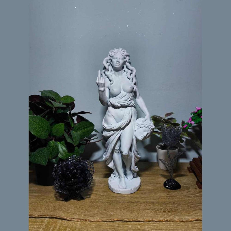 Scultura da Collezione Giuditta e Oloferne: Eleganza e Forza per Trasformare il Tuo Spazio - Taraflo