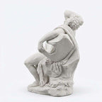 Scultura in Resina Classica: Il Fauno in Riposo - Eleganza e Serenità per il Tuo Spazio - Taraflo