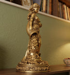Estátua da Deusa da Fortuna a Despejar Moedas — Escultura em Resina com Efeito Dourado