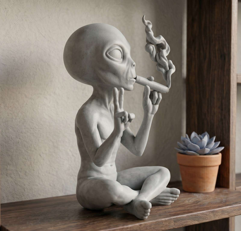 Alieno con Sigaro — Statuetta da Collezione in Resina