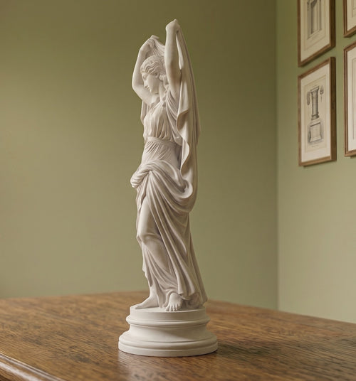 Vénus voilée en résine effet plâtre blanc-Sculpture gréco-romaine classique aux drapés élégants-Objet de décoration à poser et à collectionner pour le salon, le bureau et la maison
