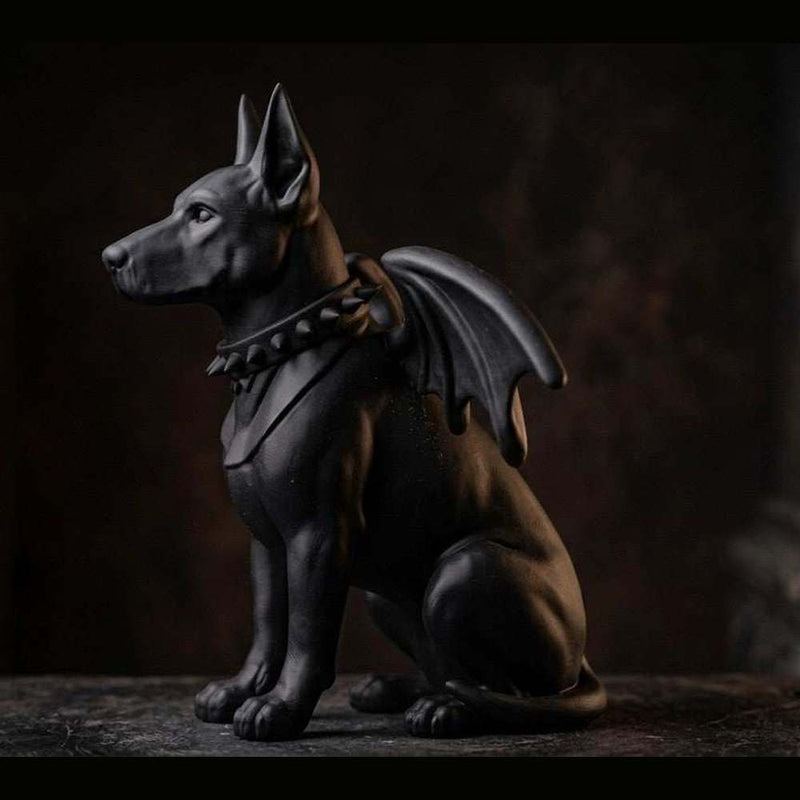 Statua cane gargoyle nera in resina, dettaglio ali da pipistrello