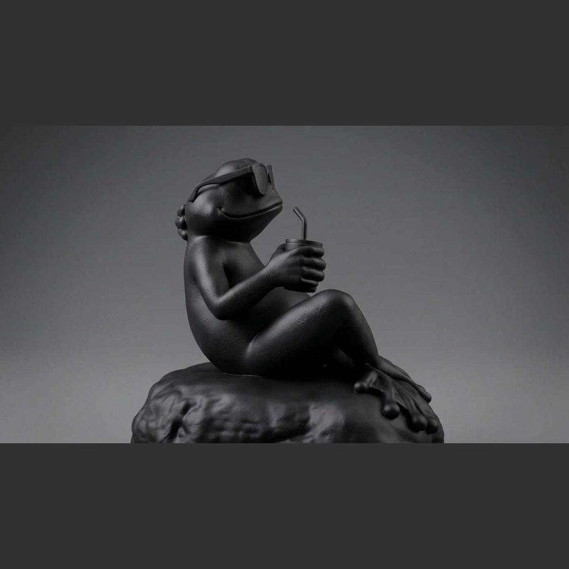 Statua Rana Relax Nera Opaca con Occhiali da Sole – Statuetta Decorativa Divertente e Modern Design in Resina