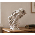 Statua Tempesta in resina bianca opaca rappresentante la dea del vento e del maltempo con design moderno ed elegante per arredo casa e ufficio