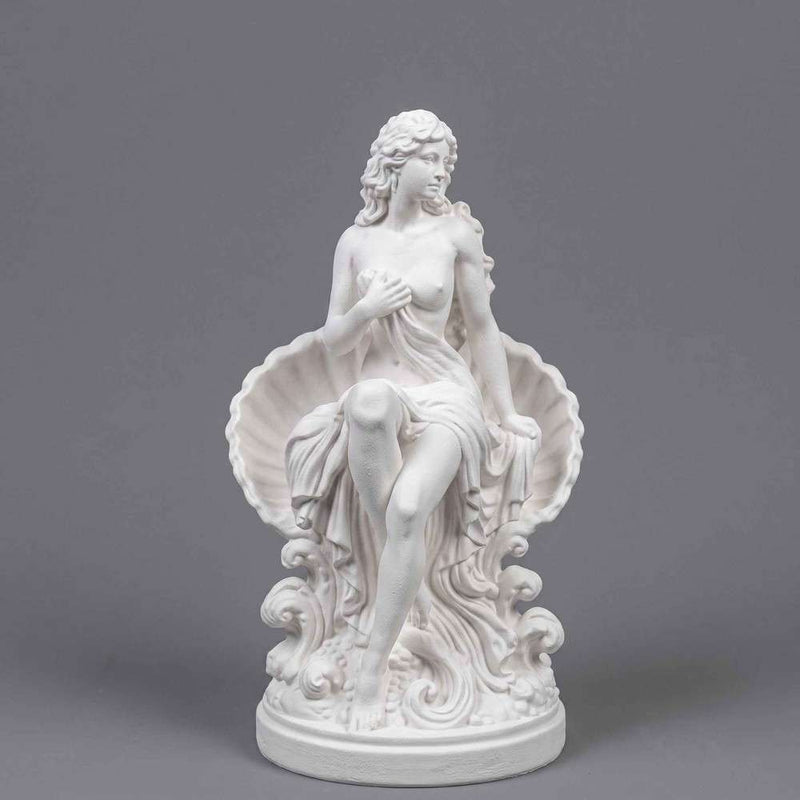 Statua Venere sulla Conchiglia in Resina Bianca Effetto Gesso – Scultura Dea dell'Amore e della Bellezza – Arredo Classico per Casa e Bagno
