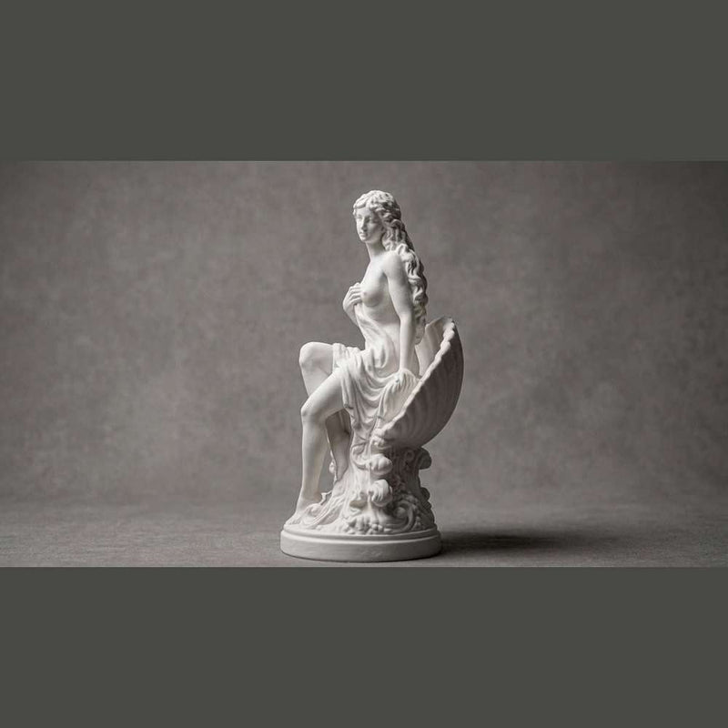 Statua Venere sulla Conchiglia in Resina Bianca Effetto Gesso – Scultura Dea dell'Amore e della Bellezza – Arredo Classico per Casa e Bagno