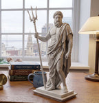 Statua di Poseidone in resina effetto gesso con tridente per arredo studio e scrivania