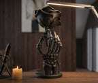 Statuetta Mano Scheletro con Rosa Nera in Resina | Scultura Gotica da Collezione | Arredamento Dark ed Elegante | Regalo Goth