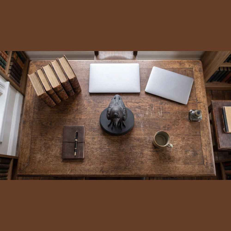 Statuetta di Corvo Nero con Tre Occhi, Elegante Scultura Gotica per Arredamento Casa