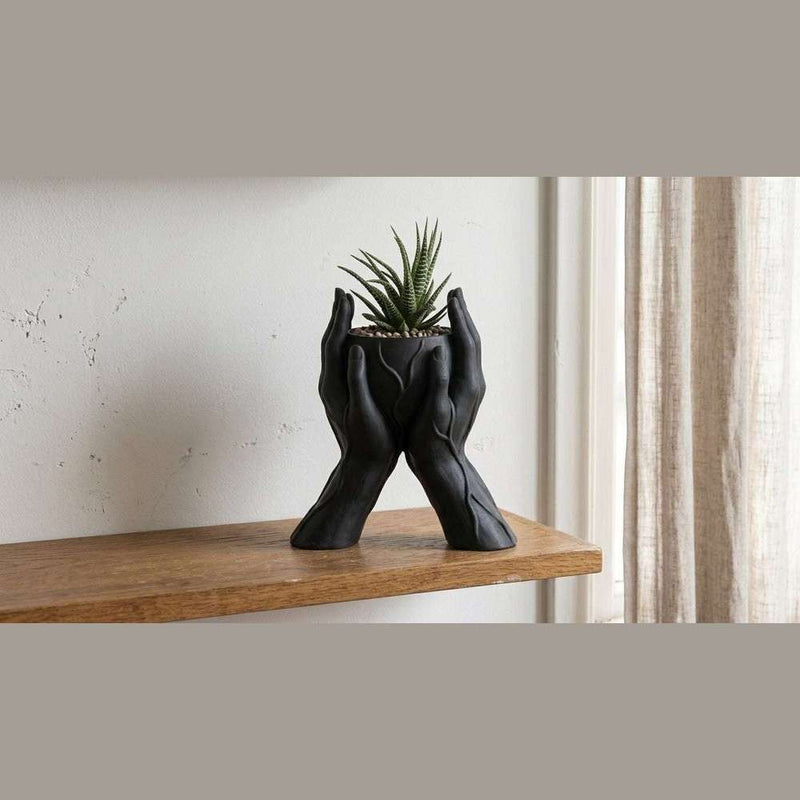 Sussurro del Vuoto — Vaso Scultoreo "Mani" in Resina Nera Opaca (30 cm) - Taraflo