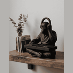 The DJ Chimp — Statuetta Scimmia in Resina Nera Opaca - Taraflo