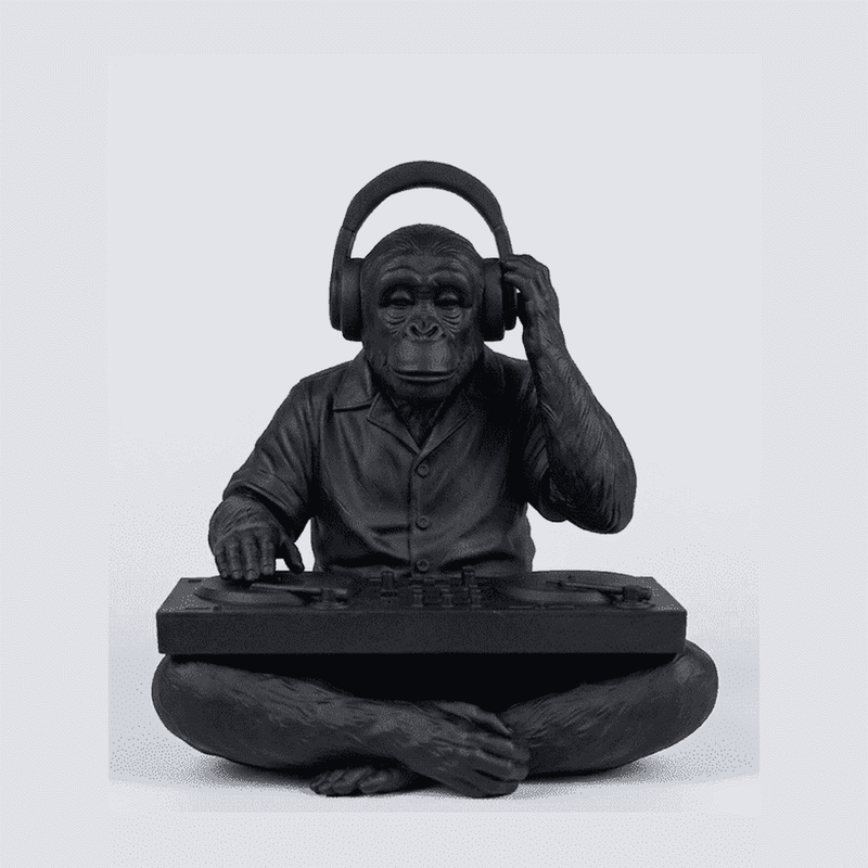 The DJ Chimp — Statuetta Scimmia in Resina Nera Opaca - Taraflo