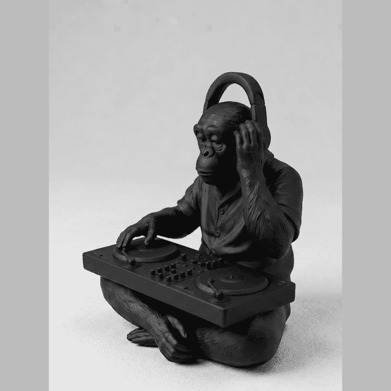 The DJ Chimp — Statuetta Scimmia in Resina Nera Opaca - Taraflo