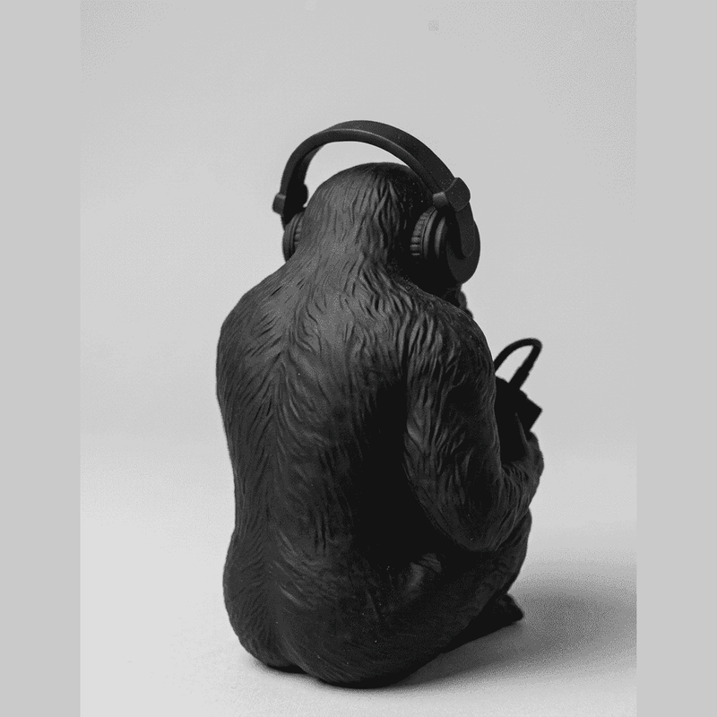 The Sound of Silence — Scimmia con Cuffie in Resina - Taraflo