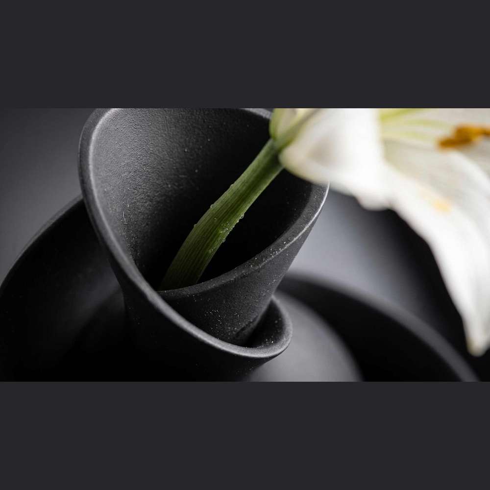 Torsione d'Eclissi — Vaso Scultoreo Elicoidale Nero Opaco (30 cm) - Taraflo
