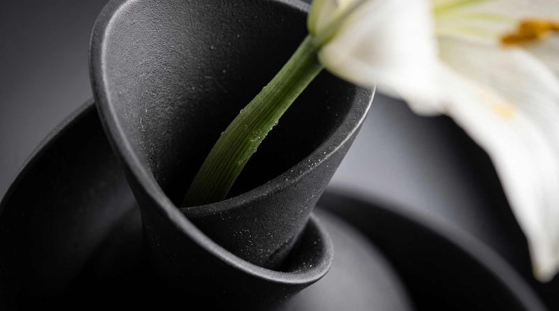 Torsione d'Eclissi — Vaso Scultoreo Elicoidale Nero Opaco (30 cm) - Taraflo