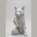 Fox «Sly Rebel» — Matte White Resin Decorative Figurine. Beneath its pure white coat, a rebellious soul. A fox with elegant lines and a provocative pose: the perfect contrast between minimalist design and attitude anticonfTarafloTaraflo Fox «Sly Rebel»