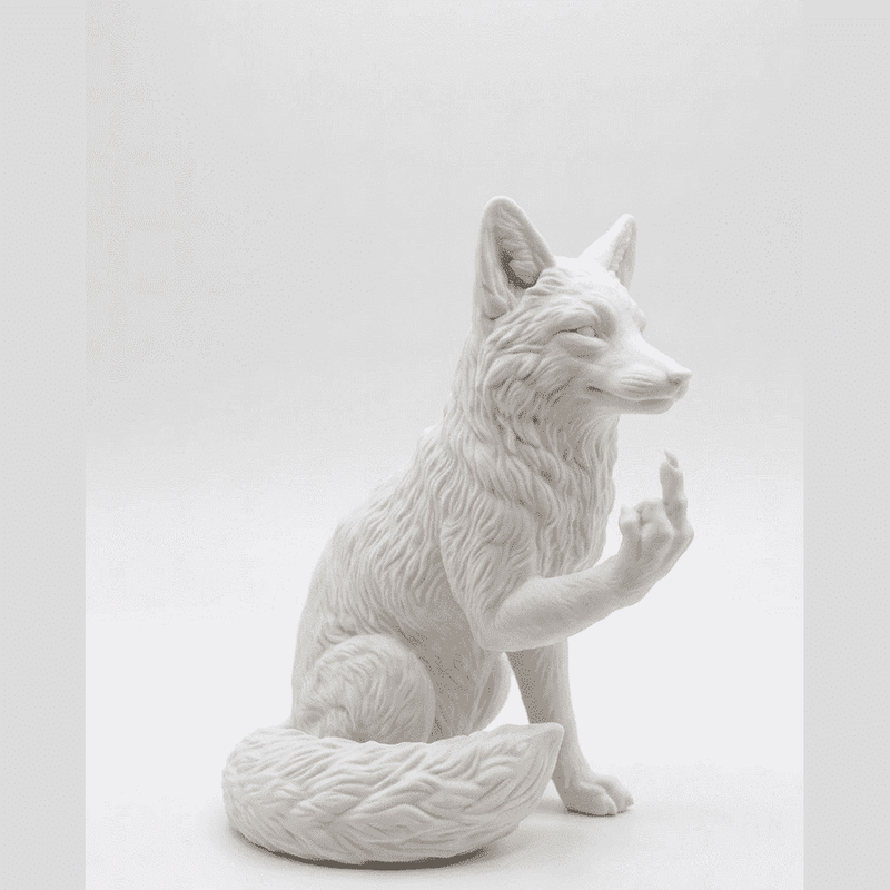Volpe «Sly Rebel» — Statuetta Decorativa in Resina Bianca Opaca - Taraflo
