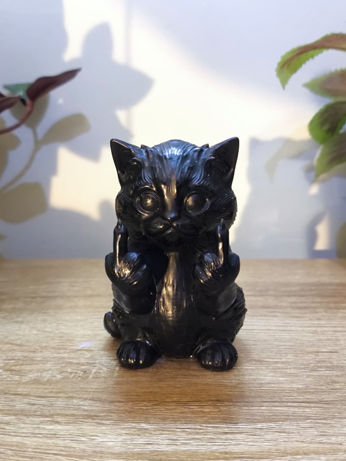 "The Sassy Noir Cat" – Scultura Minimalista in Nero Opaco