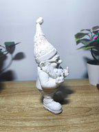 Gnomo «Senza Filtri» — Statuetta Decorativa da Giardino in Resina - Taraflo