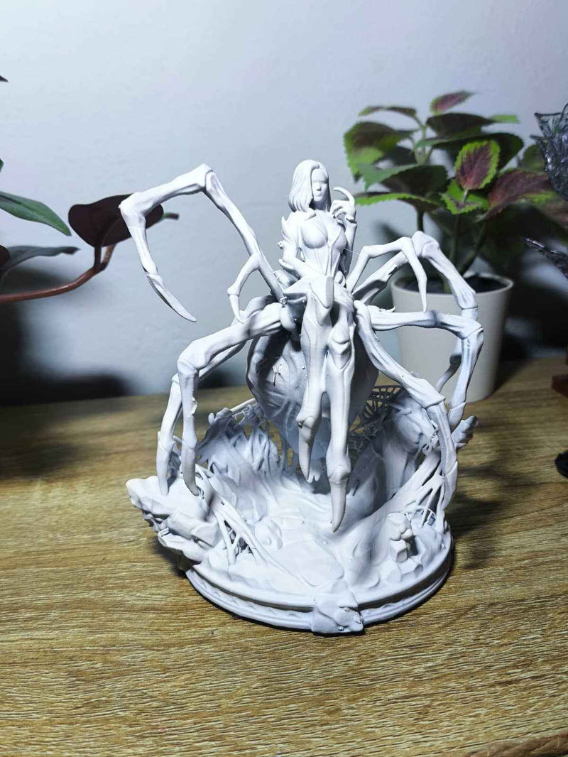 Statuetta Aracne: Regina dei Ragni in Resina per Aggiungere Magia al Tuo Ambiente - Taraflo