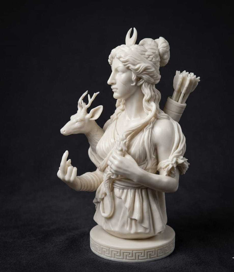 Diana Ribelle — Statuetta della Dea della Caccia in Resina: Un Tocco di Mitologia Greca e Eroi - Taraflo