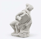 Scultura in Resina Classica: Il Fauno in Riposo - Eleganza e Serenità per il Tuo Spazio - Taraflo
