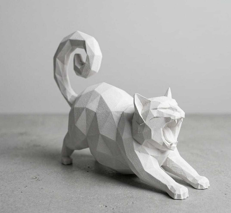 Gatto «Yawning» Low-Poly — Statuetta Decorativa in Resina Bianca Opaca - Taraflo