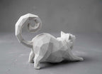 Gatto «Yawning» Low-Poly — Statuetta Decorativa in Resina Bianca Opaca - Taraflo