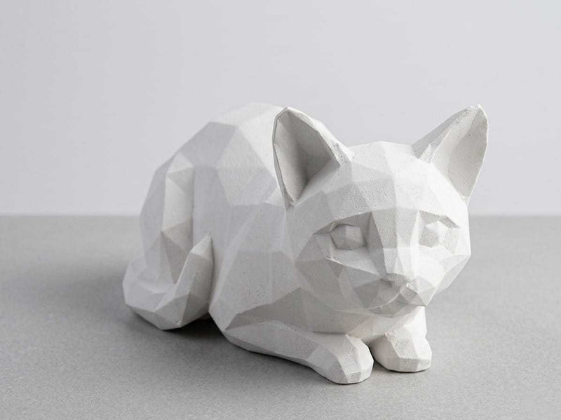 Gatto Low-Poly — Statuetta Decorativa in Resina Bianca Opaca - Taraflo