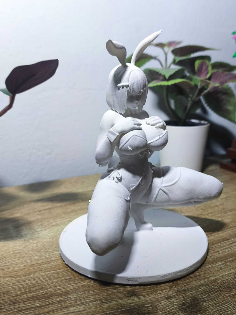 Coniglietta Bunny — Statuetta da Collezione in Resina Bianca - Taraflo
