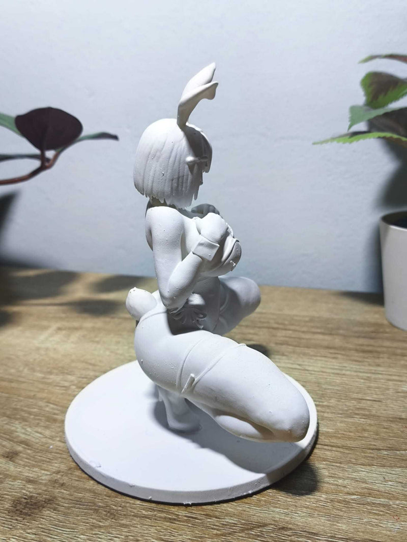 Coniglietta Bunny — Statuetta da Collezione in Resina Bianca - Taraflo