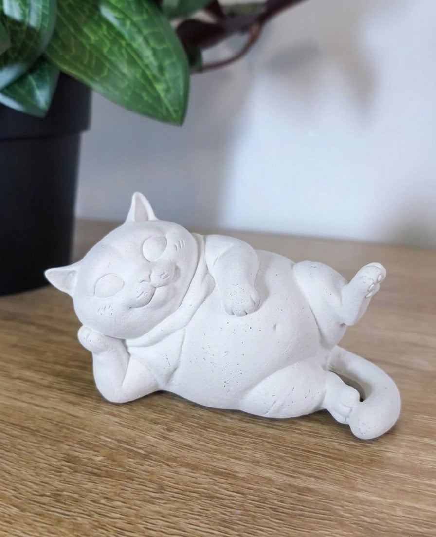 "Zen Nap Cat" – Statuetta Decorativa del Relax Assoluto