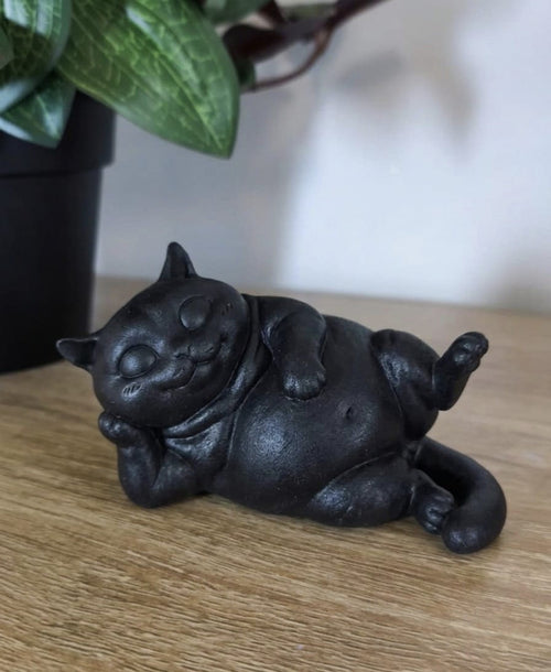 "Zen Nap Cat" – Statuetta Decorativa del Relax Assoluto