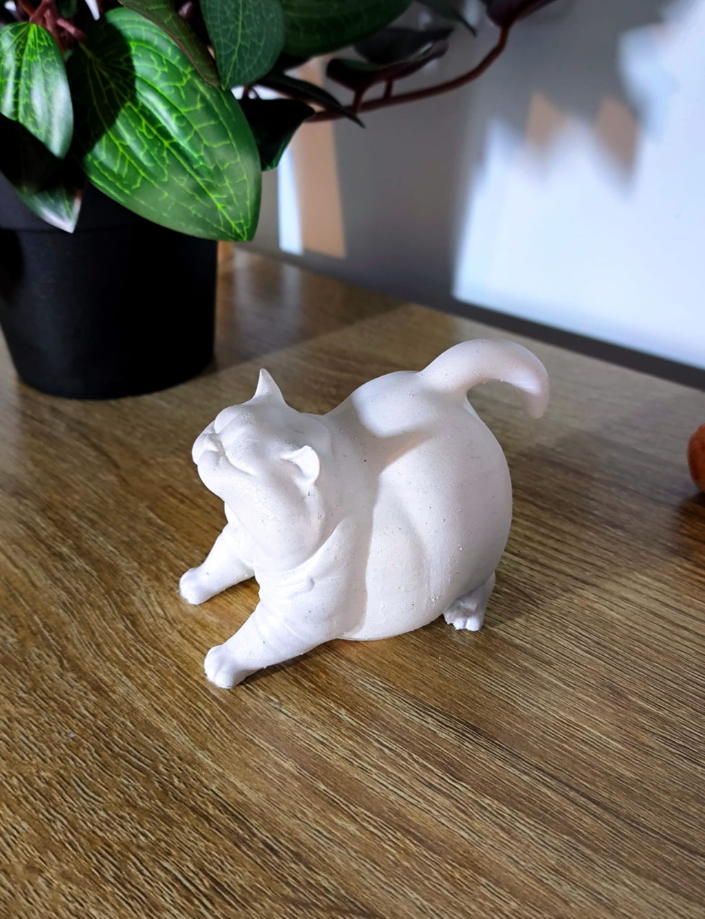 "Big Yawn & Stretch" – Statuetta del Risveglio Felino