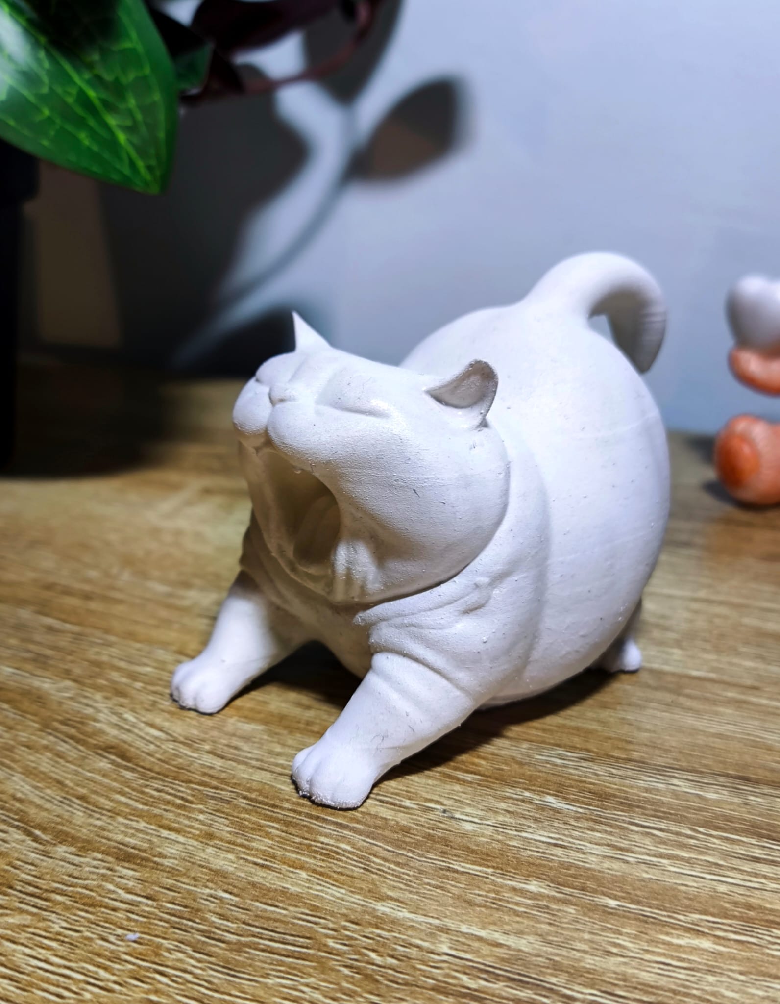 "Big Yawn & Stretch" – Statuetta del Risveglio Felino