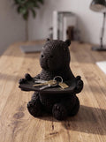 Svuotatasche lontra in resina nera opaca con effetto ricamato, portaoggetti da scrivania decorativo e funzionale handcrafted.