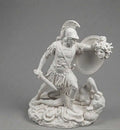 Scultura in resina di Perseo che tiene la testa di Medusa, dettaglio mitologico in stile neoclassico