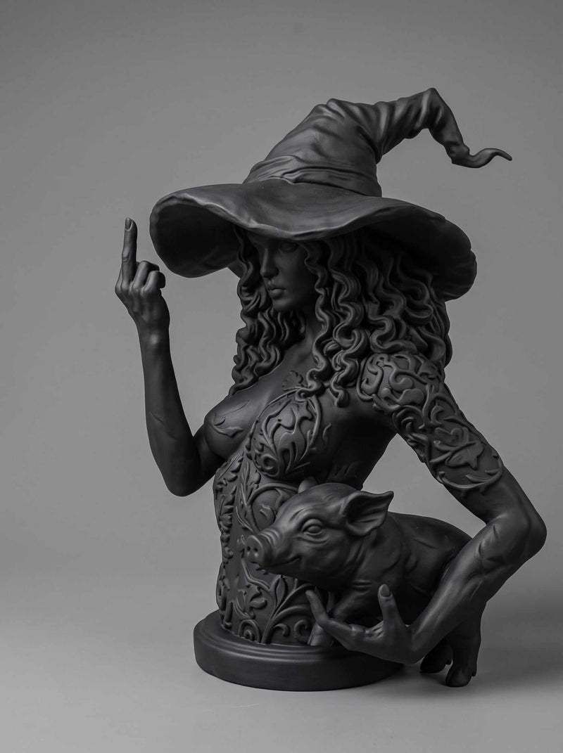 Circe — Statuetta della Maga Ribelle in Resina Nera Opaca